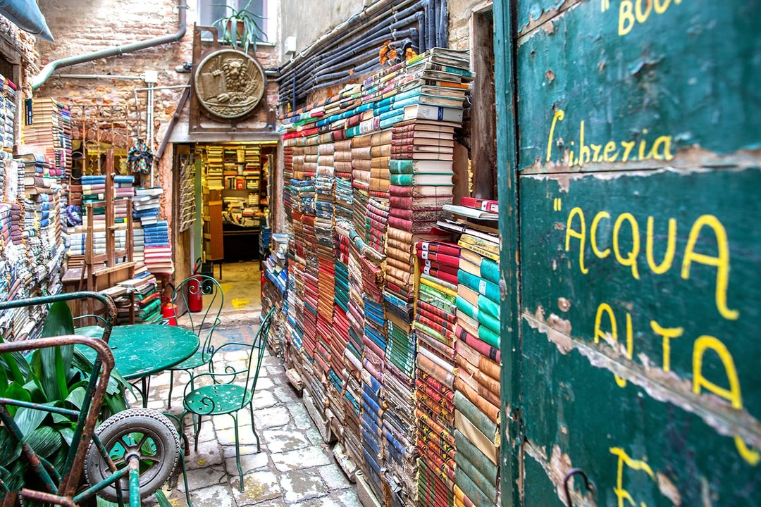 This week’s bookstore is the Liberia Acqua Alta in Venice, Italy.  The creative book stacks aren’t just for decoration. They’re meant to keep the books dry in case it floods (a fairly common problem when your streets are waterways, apparently). 

The store also keeps books in bathtubs and on tabletops, and it’s made use of previously water-damaged books by turning them into a staircase. Walking on books—even ruined ones—would probably stress me out, but the rest of the store sounds so charming!
📸: Ihor Serdyukov/shutterstock

#LibreriaAcquaAlta #LibreriaAcquaAltaVenezia #Italy #Bookstore #Bookshop #Books #Bookshelf #Bookstagram #ReadingNook #BookAesthetic #BookLover #CozyReads #ThrillerBooks #ThrillerReads #ThrillerBookLover #AuthorsOfInstagram #AuthorsOfInsta #AuthorsOfIG #WomenWhoWrite #ArleighJacobs