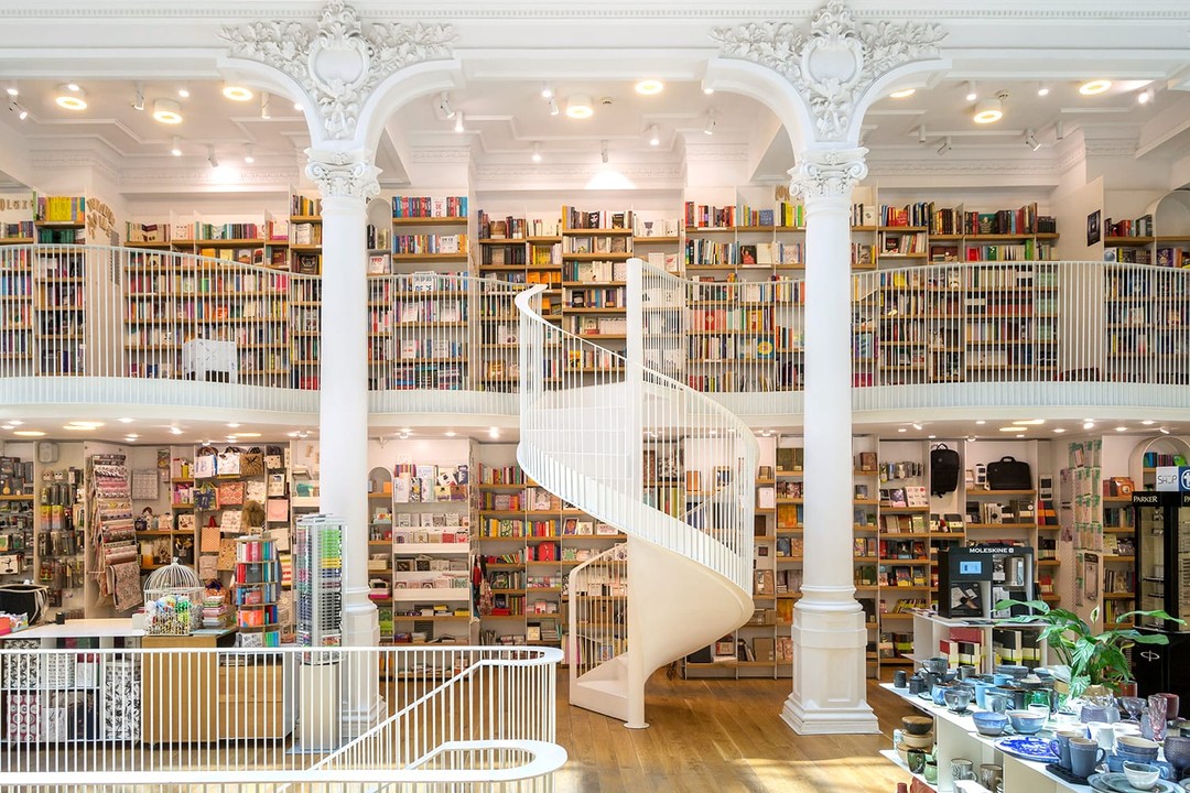 Apparently the name of the Cărturești Carusel bookstore in Bucharest translates to “Carousel of Light.” It seems fitting — the balconies and winding staircases all look so dreamy!
📸: tichr/shutterstock

#books #bookshelf #bookstagram #bookstore #carturesticarusel #carturesticaruselbookstore #bucharest #romania #bookaesthetic #booklover #booknook #cozy #cozyreads #thrillerbooks #thrillerreads #thrillerbooklover #authorsofinstagram #authorsofinsta #authorsofig #womenwhowrite #arleighjacobs